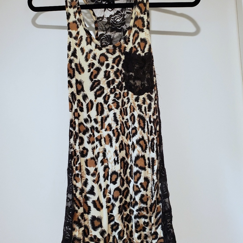 Racer back leopard print tank with lace.